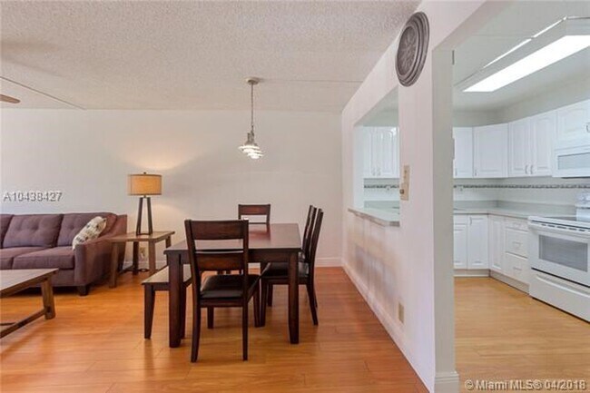 Foto del edificio - 4136 NW 88th Ave