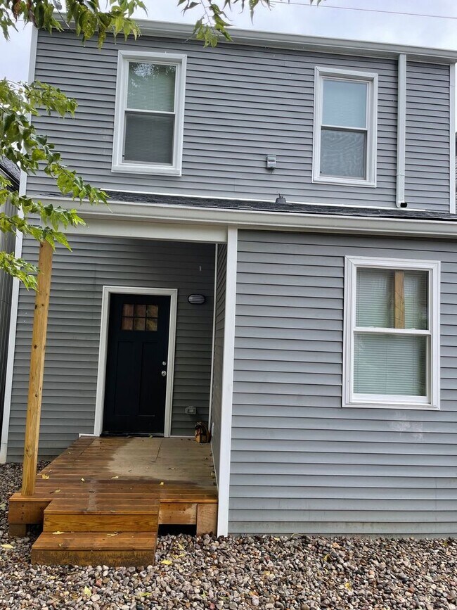 Foto del edificio - Beautifully  Renovated 2 bed 2 bath Home in Shelby Park!