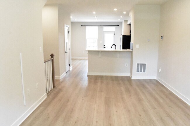 Building Photo - Fantastic Fredericksburg Townhome!