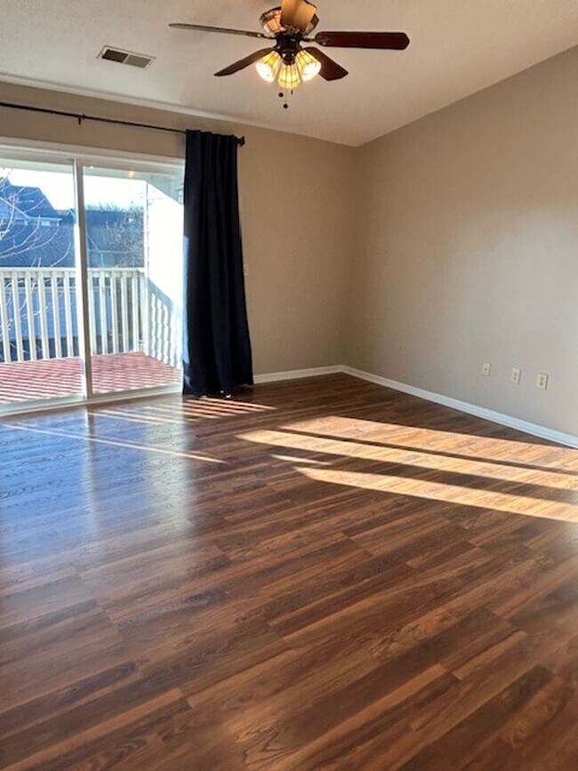 Building Photo - Gorgeous 2 Bedroom/2 Bath Condo in Centerv...