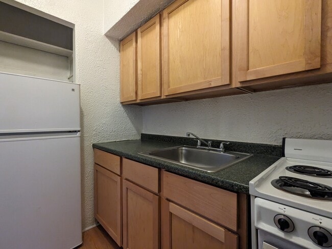 Building Photo - 536 W Arlington Pl