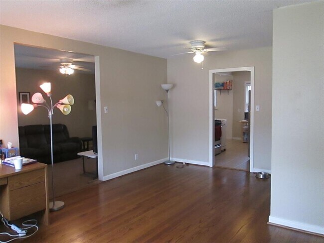 Foto del edificio - 1126 Bay Oaks Rd