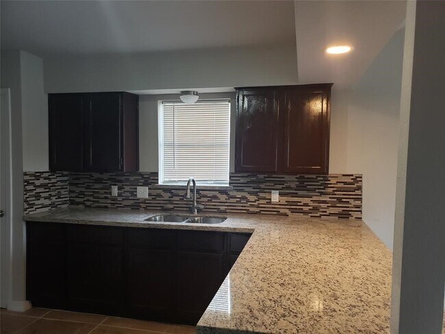 Foto del edificio - 3304 Sandpiper Dr