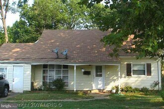 Building Photo - 10110 Lomond Dr