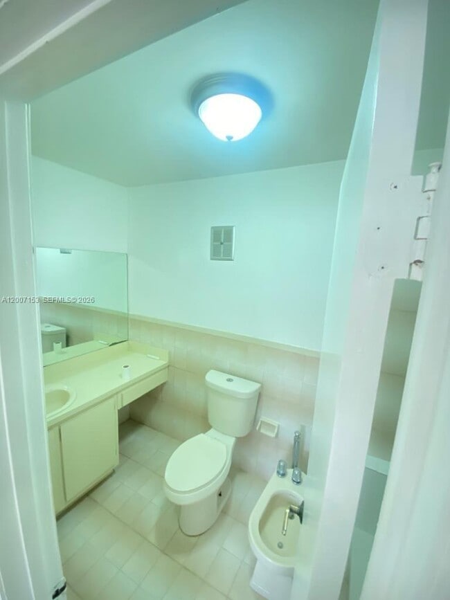 Building Photo - 881 W 37th St