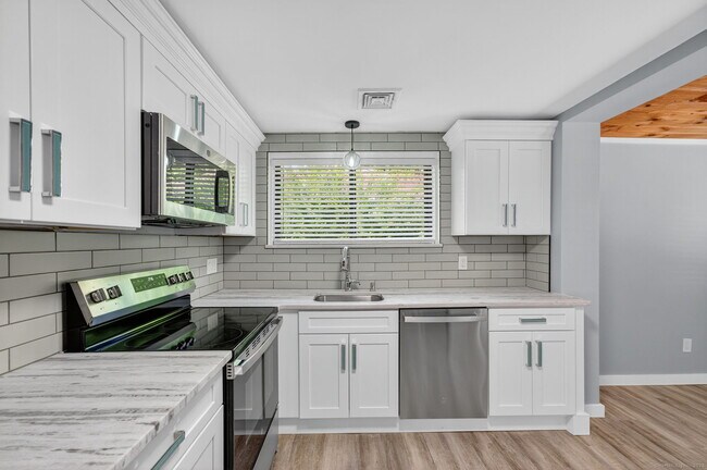 Foto del edificio - 39 Spring Glen Rd