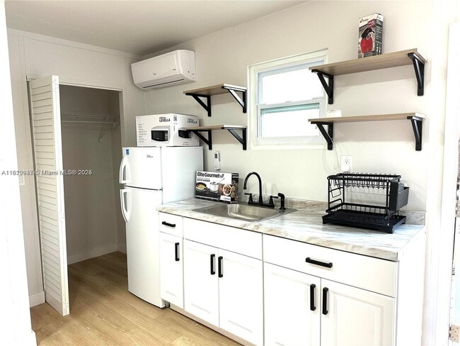 Foto del edificio - 8235 SW 41st Terrace