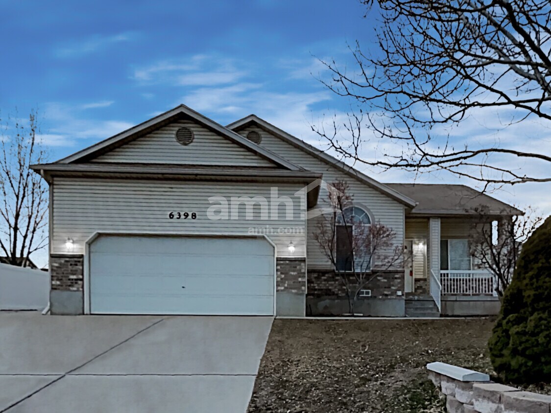 Primary Photo - 6398 S Clover Creek Lane