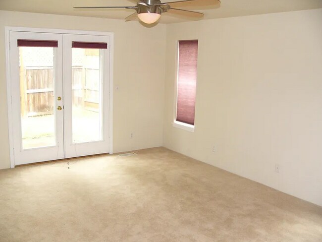 Foto del edificio - 1427 Matthews Pl