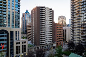 Building Photo - Vista Tower