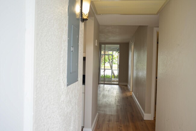 Foto del edificio - 9311 Orange Grove Dr