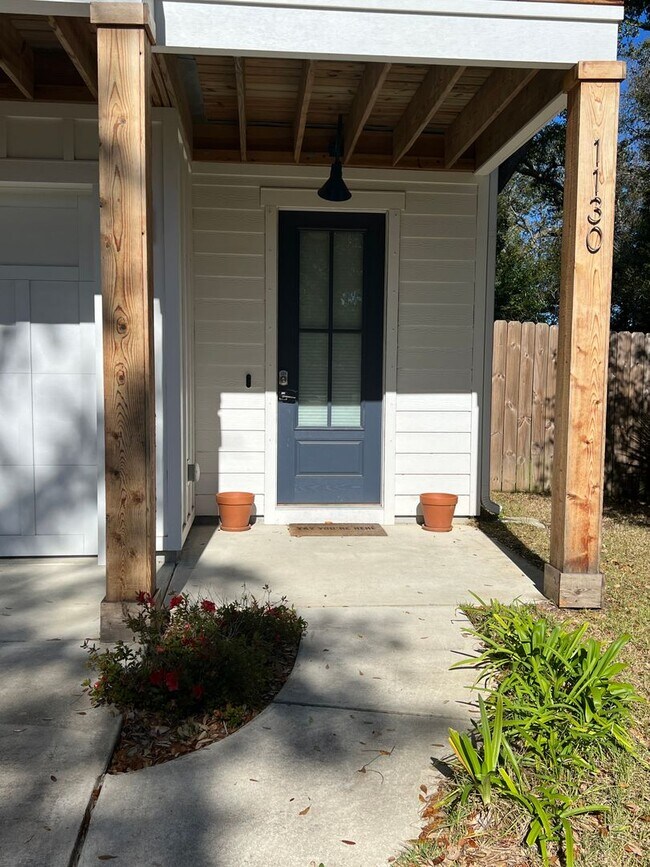 Building Photo - Gorgeous Pensacola Home