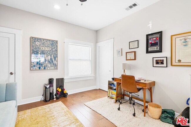 Foto del edificio - 2253 W 30th St