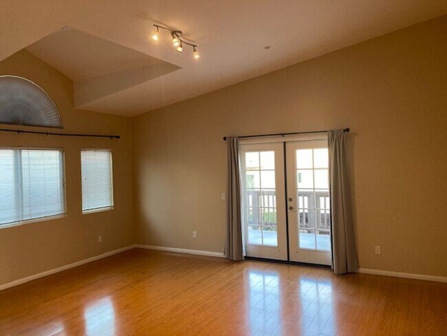 Foto del edificio - Upstairs Townhome in Coronado!