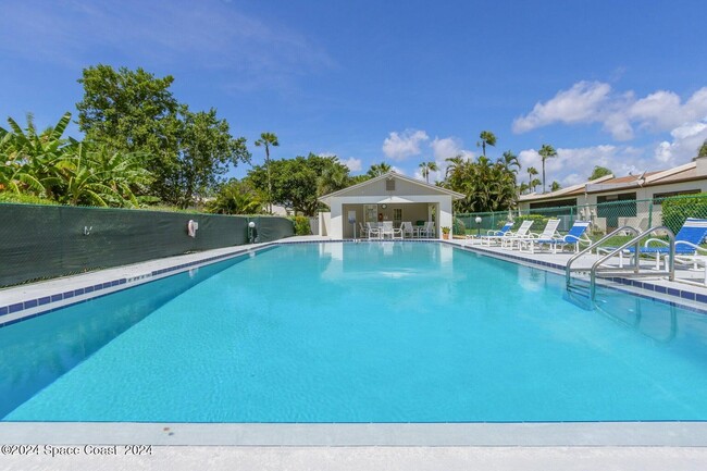 Building Photo - 521 Summerset Ct