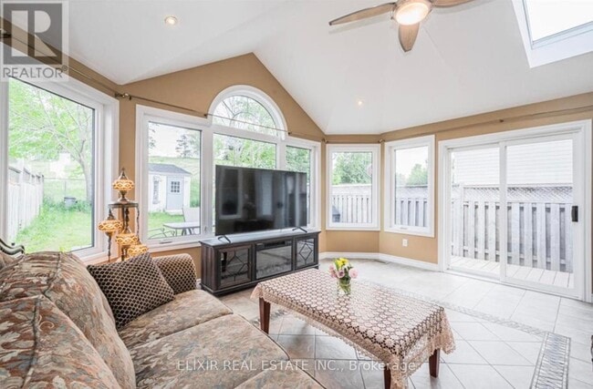 Building Photo - 236 B Inverhuron Crescent