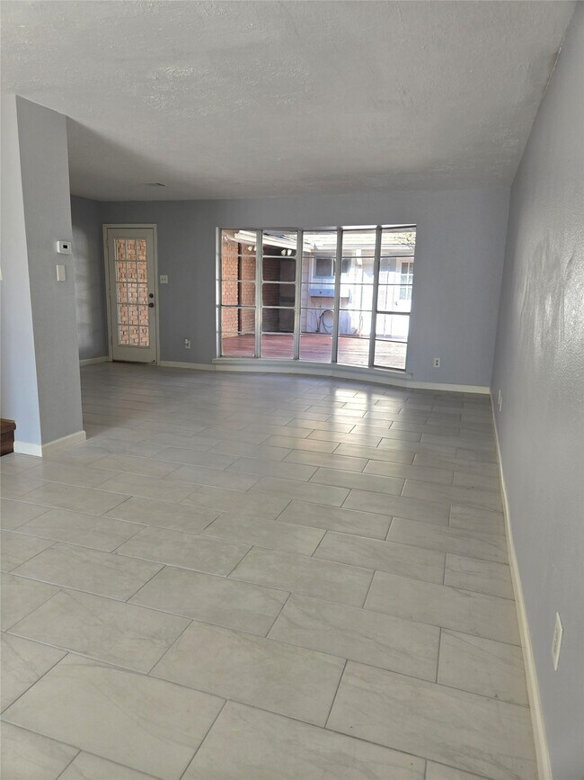 Foto del edificio - 1525 Ramada Dr