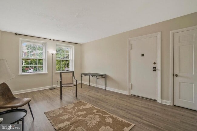 Building Photo - 2961 S Columbus St