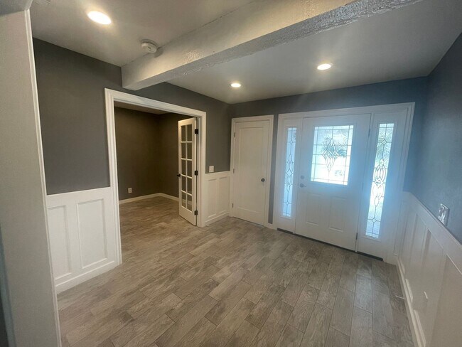 Building Photo - Pet friendly 4 bedroom Orcutt House