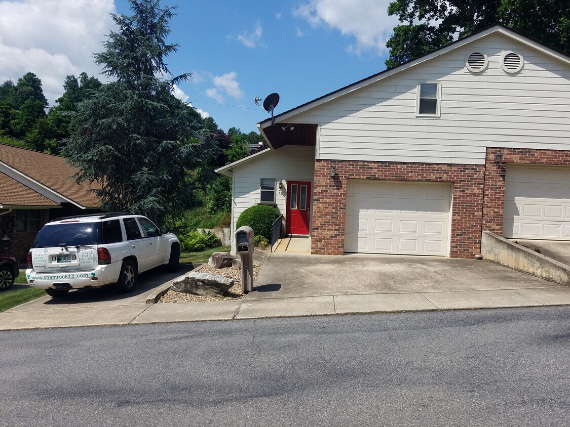 71 Town N Country Dr, Waynesville, NC 28786 House Rental in