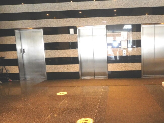 Building Photo - 130 S Canal St