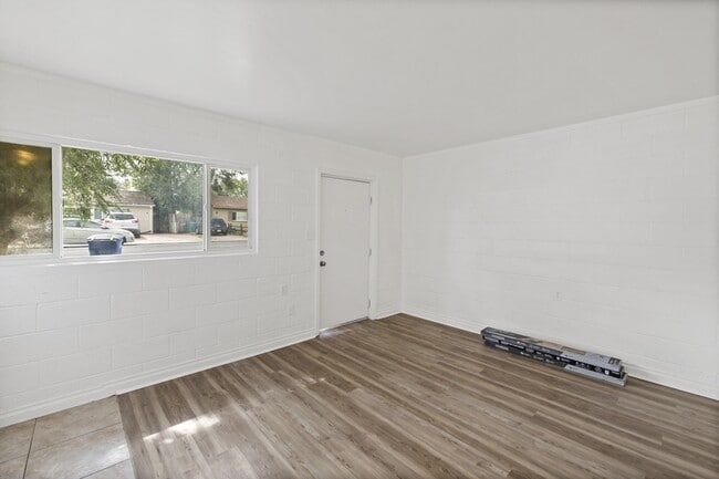 Building Photo - 1135 Valley Manor Ct