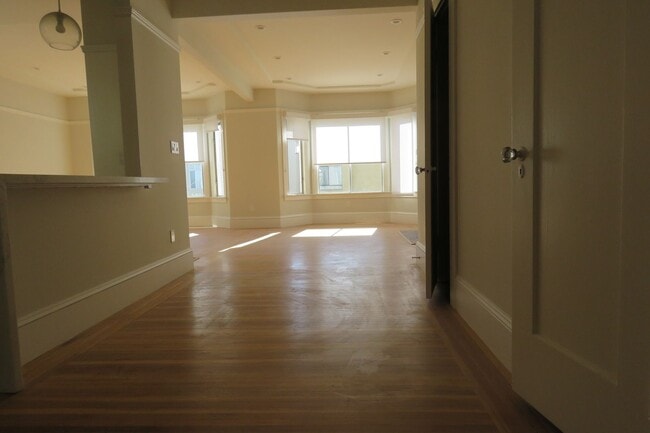 Building Photo - 147B