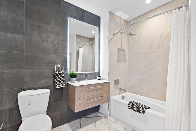 Foto del edificio - 6025 BLVD E