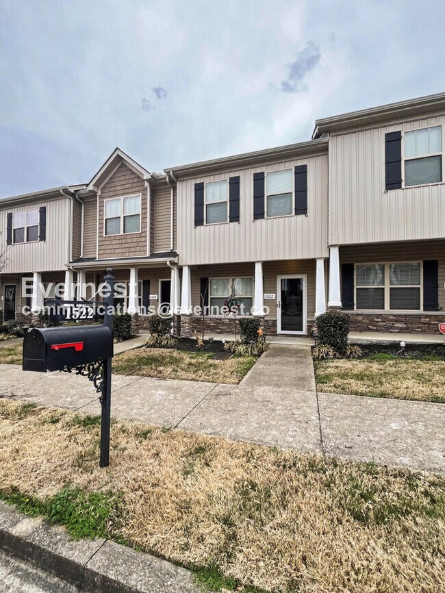 Building Photo - 2 Bed/2.5 Bath Townhome with Fenced Yard / Pet-Friendly / Available Now!