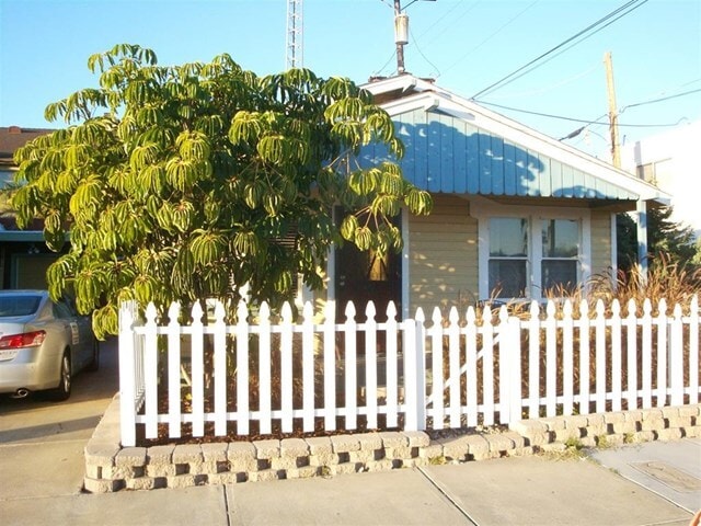 Building Photo - 3020 Monroe Ave
