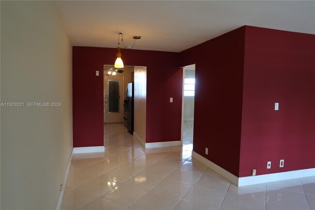 Foto del edificio - 3922 NE 166th St