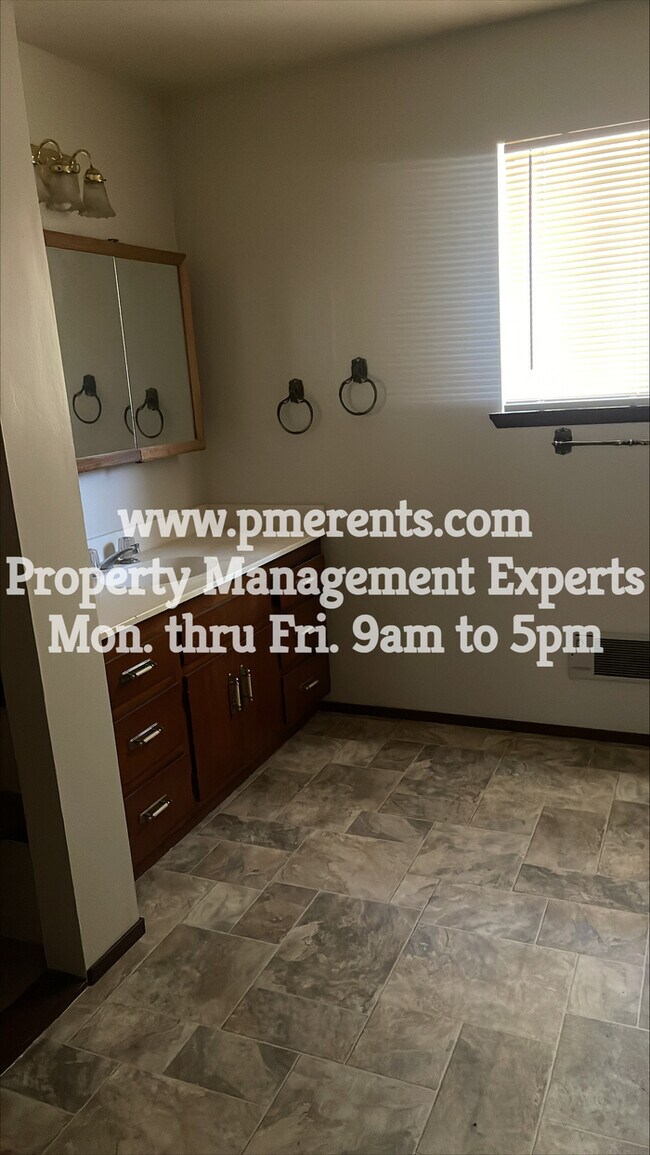 Foto del edificio - 22451 CA-120