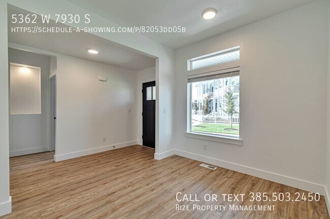 Building Photo - Luxury, Location, and Convenience.