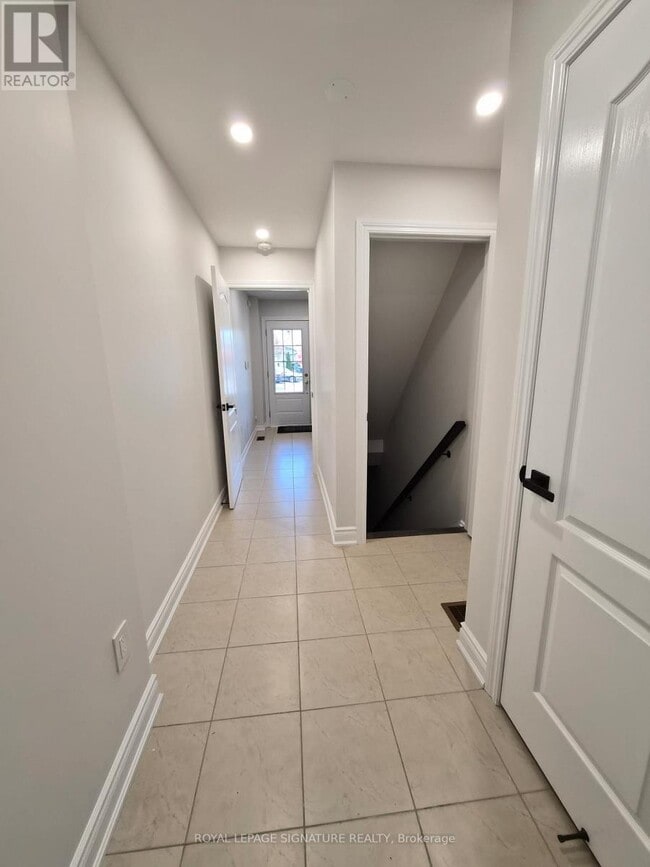 Building Photo - 31 Shiff Cres