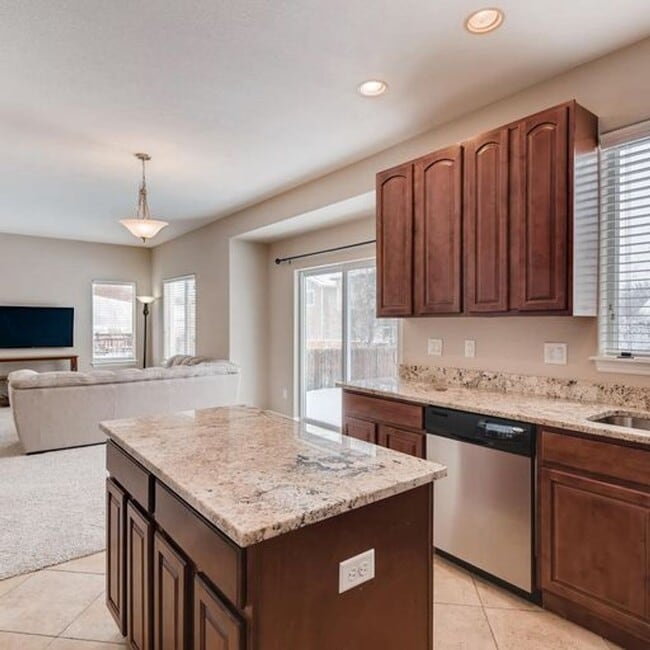 Building Photo - Wonderful Newer Home