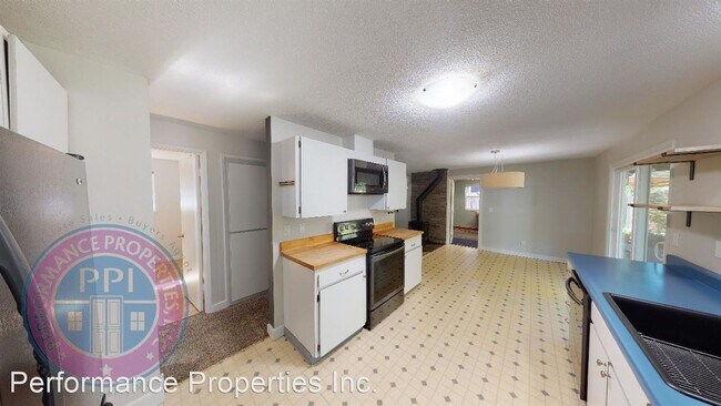 Building Photo - 13625 SW Devonshire Dr