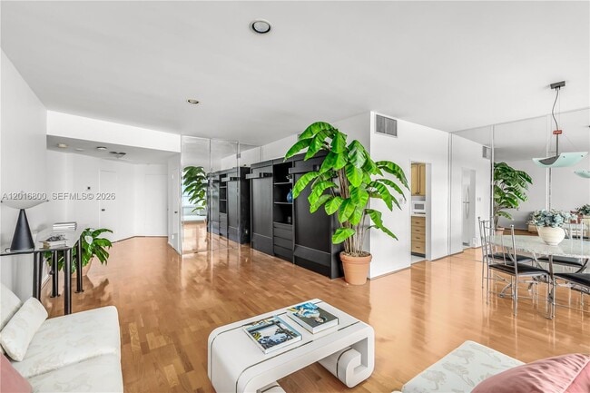 Building Photo - 4925 Collins Ave