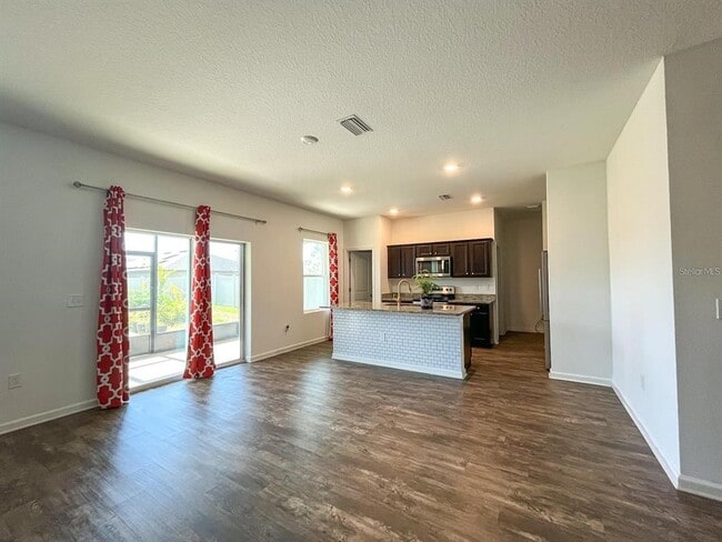 Building Photo - 4005 Spruce Creek Dr