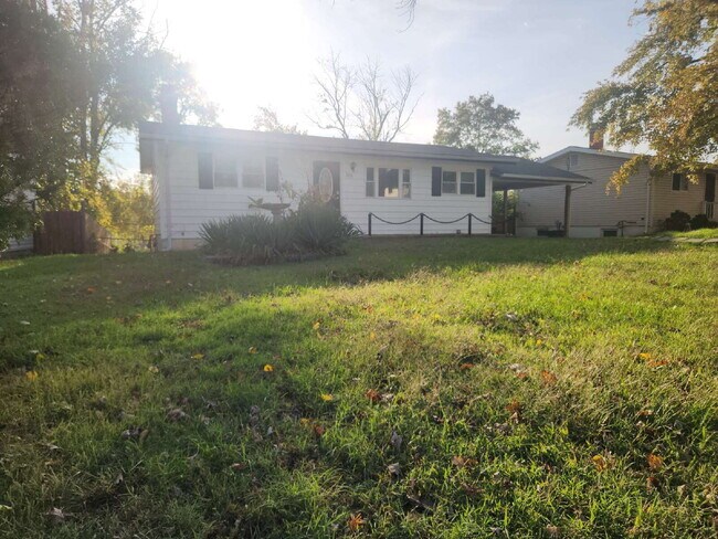 Foto del edificio - Completely Rehabbed Home in Oakville School District!