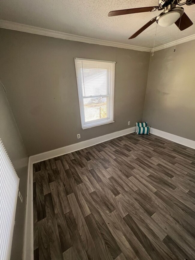 Building Photo - 2 Bed House! COMING SOON! DEPOSIT-FREE Renting option thru OBLIGO! Deposit Alternative available