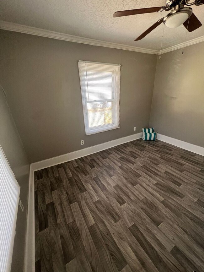 Foto del edificio - 2 Bed House! COMING SOON! DEPOSIT-FREE Renting option thru OBLIGO! Deposit Alternative available