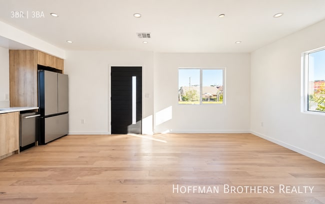 Building Photo - 2681 1/2 Roseview Ave-
