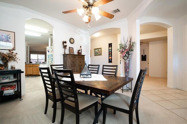 Building Photo - 117 Pedernales Dr