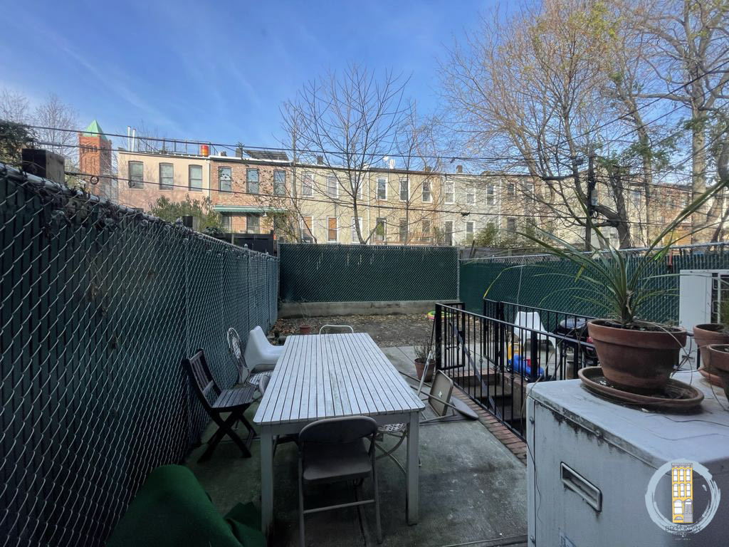 Primary Photo - 285 Jefferson Ave