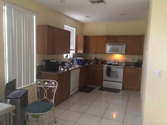 Building Photo - 5676 Azalea Cir