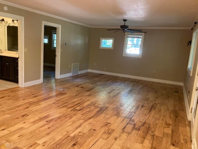 Building Photo - 248 W River Bend Dr