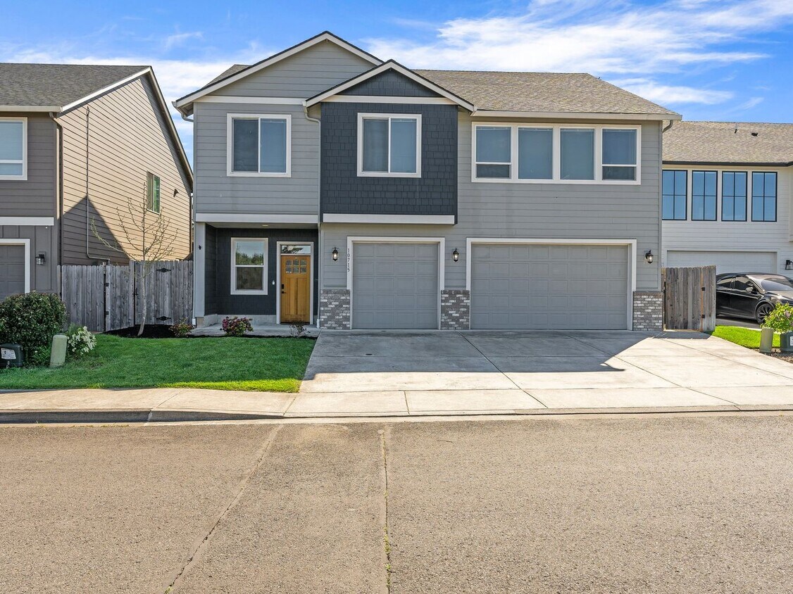 Primary Photo - Stylish 3bd 2ba Home in Jackie's Landing n...