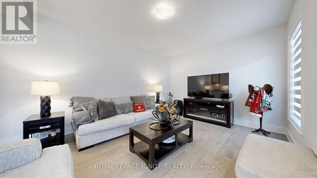 Building Photo - 30 Duxbury Rd