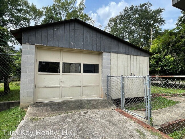 Foto del edificio - 127 Brookwood Rd W