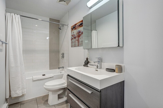 Building Photo - 375 Rue de la Concorde